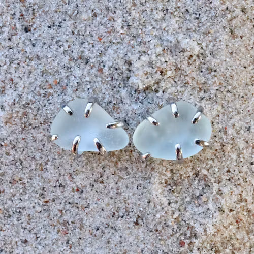 Icy White stiftörhängen