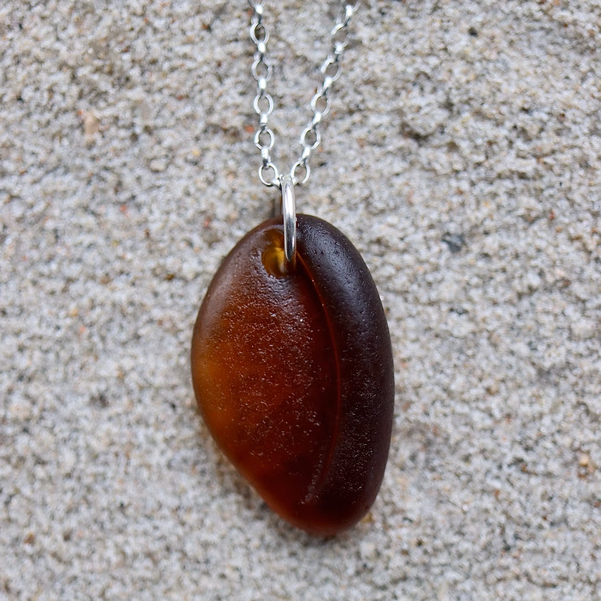 Chocolate Bean halsband