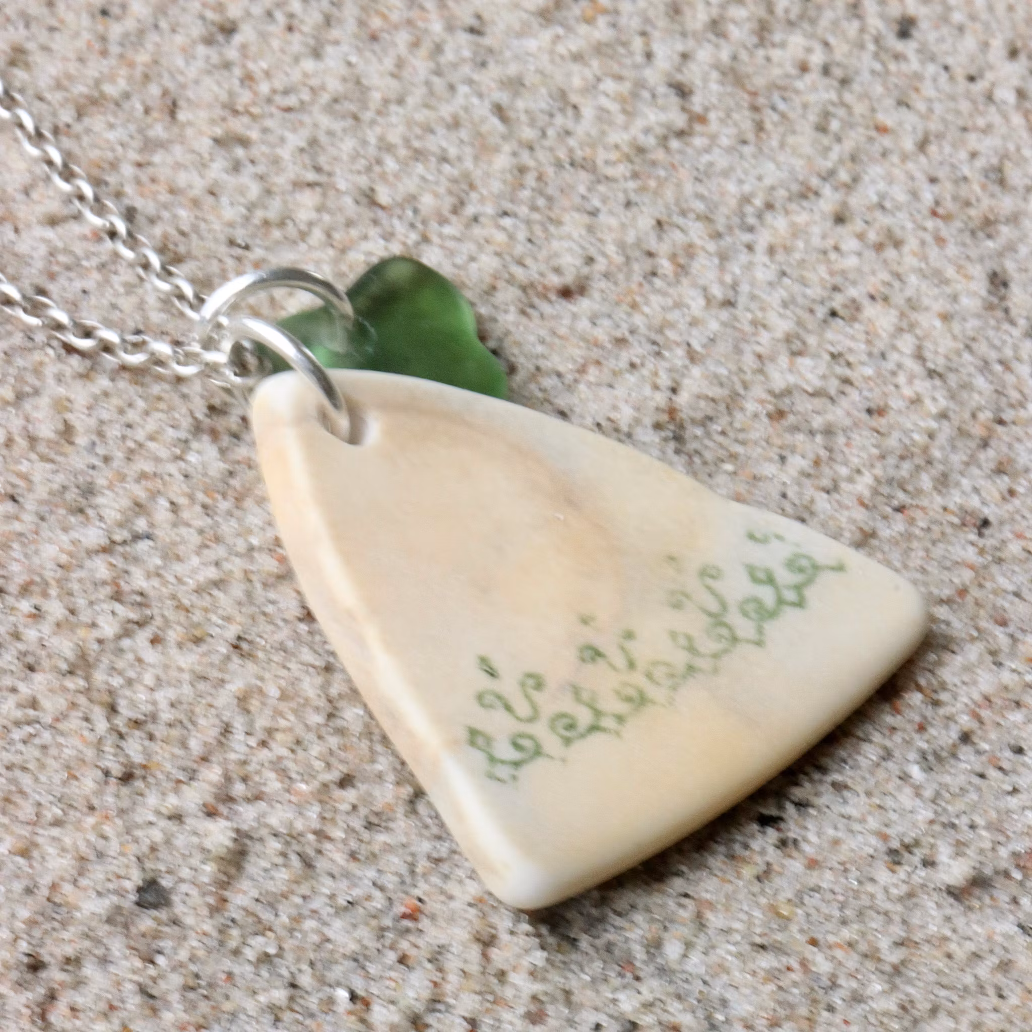 Perfect Match Green Embroidery halsband