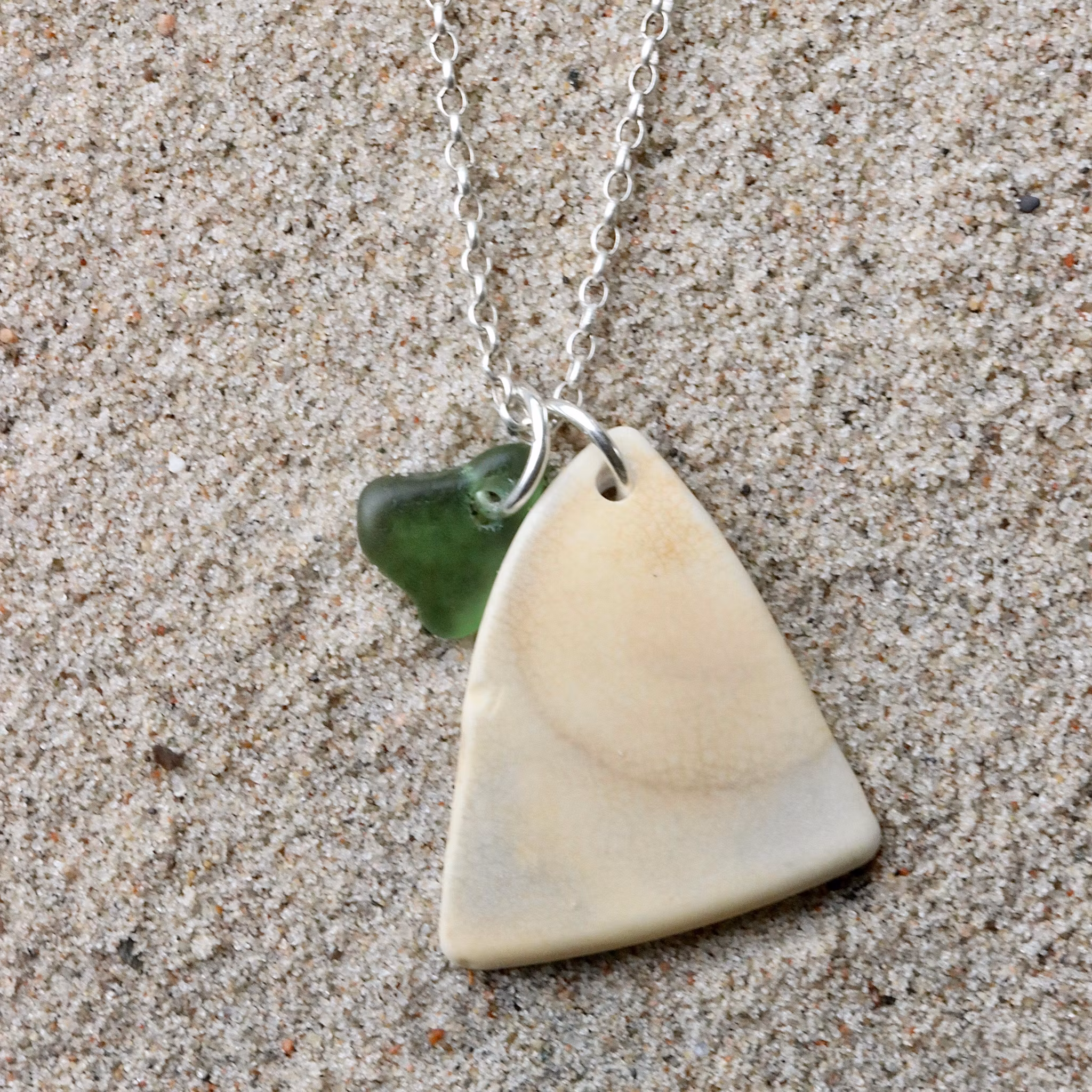 Perfect Match Green Embroidery halsband