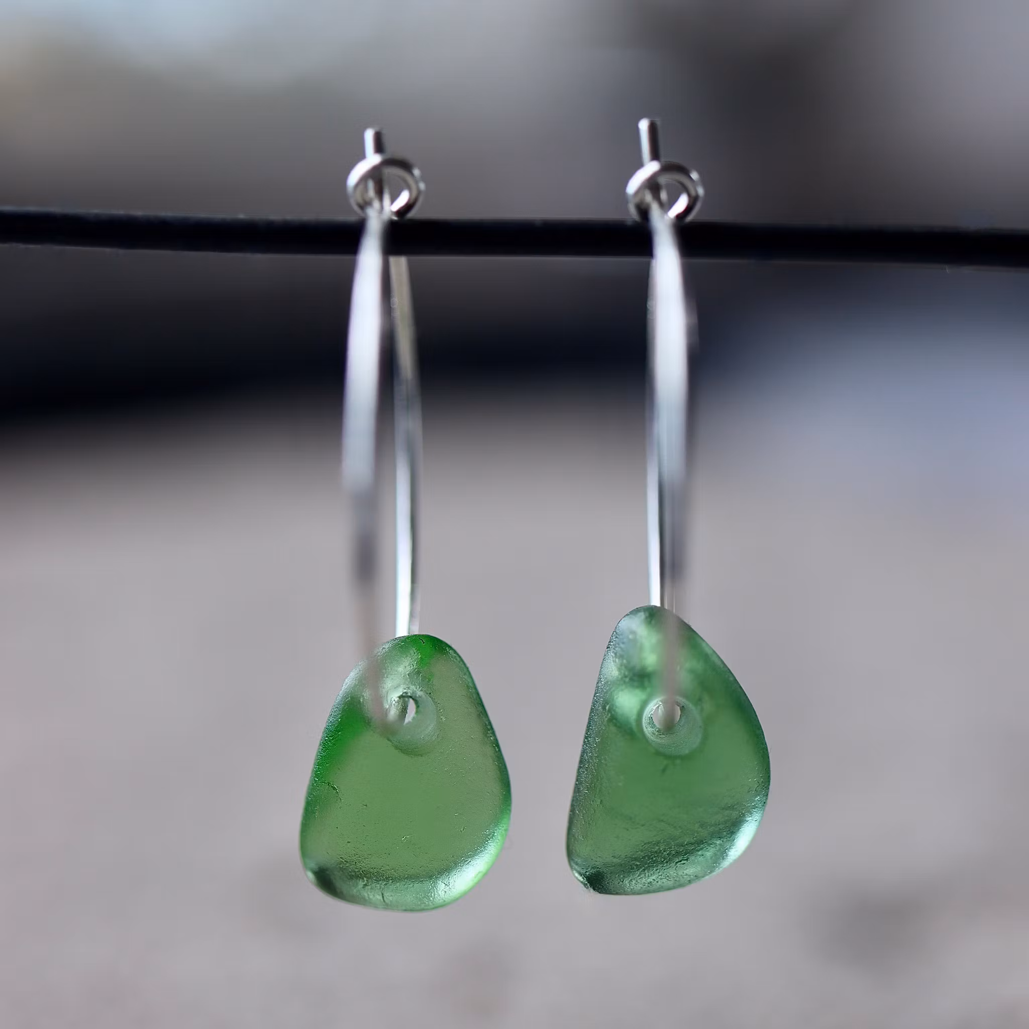 Small Loop Green Drops örhängen
