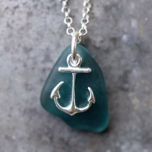 Anchored berlockhalsband