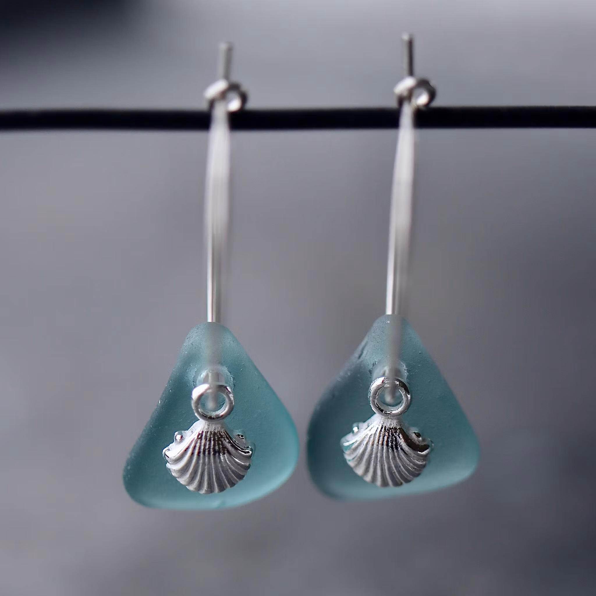 Small Loop Seashells berlockörhängen