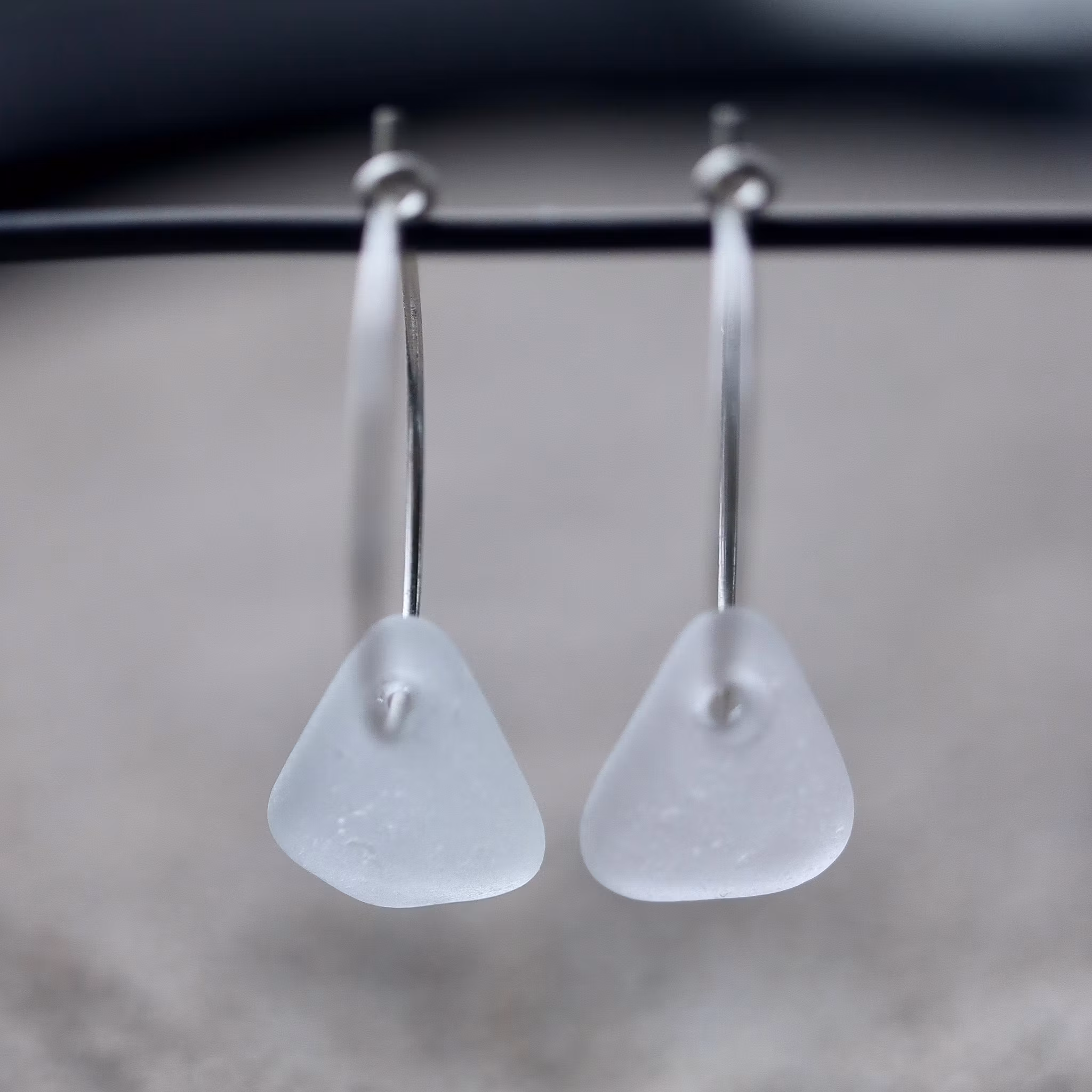 Small Loop Sugar White örhängen