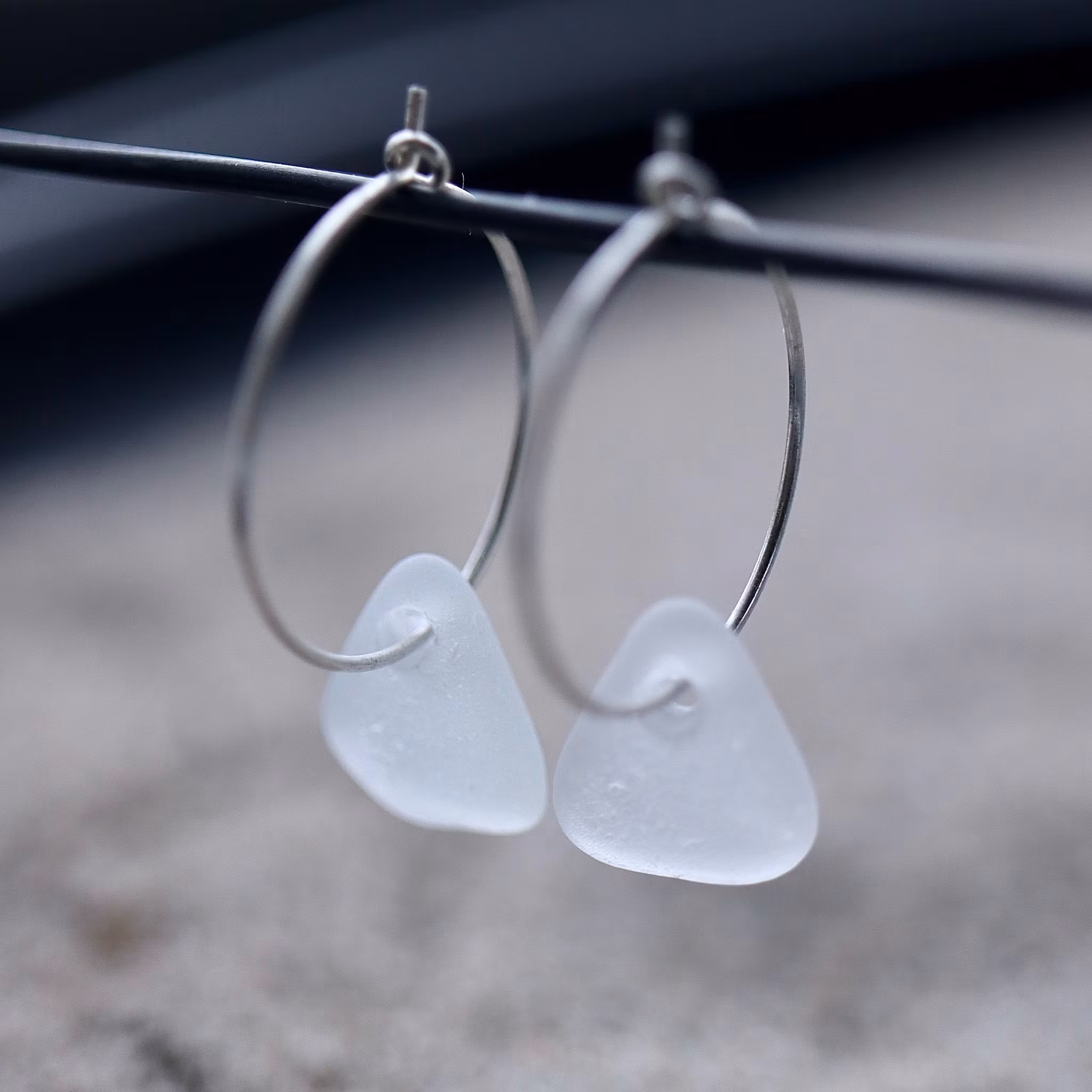 Small Loop Sugar White örhängen