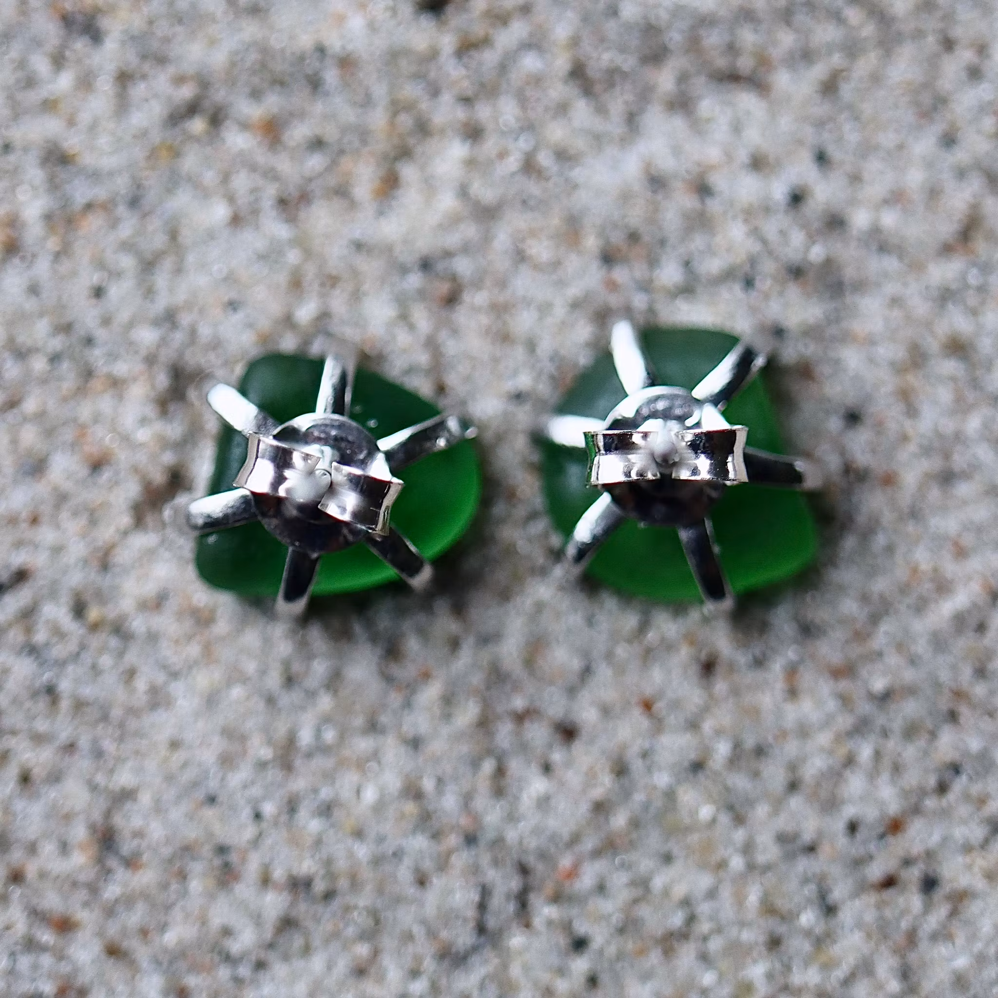 Magic Greens stiftörhängen