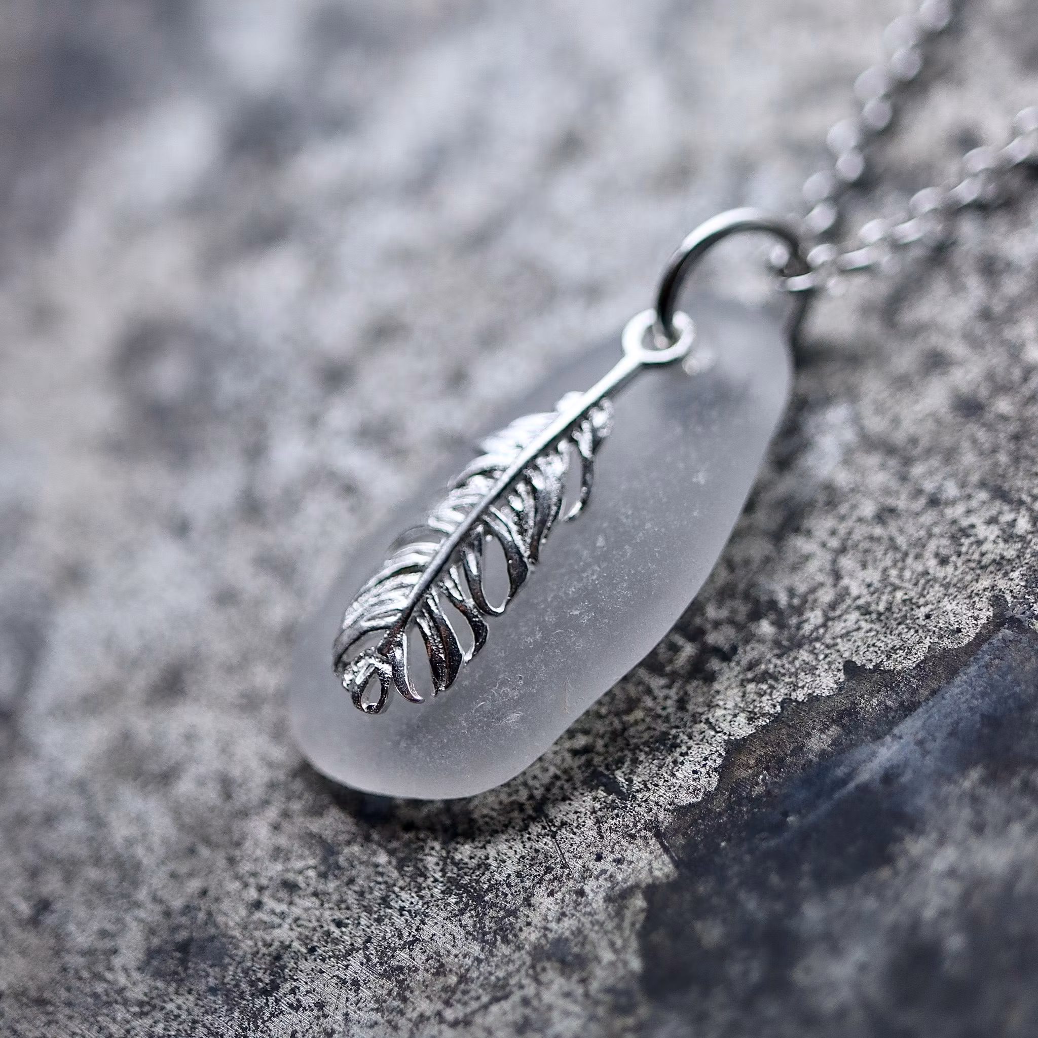 Feather Light berlockhalsband