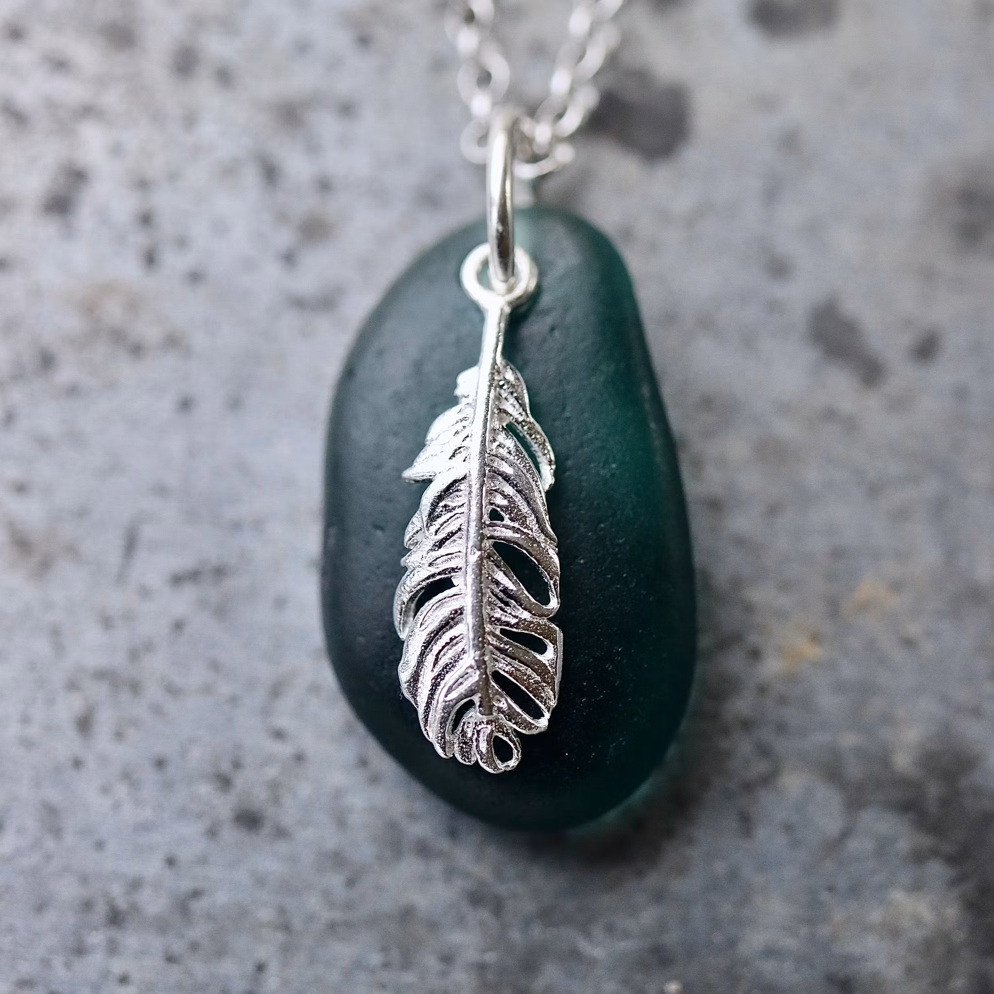 From A Seabird berlockhalsband