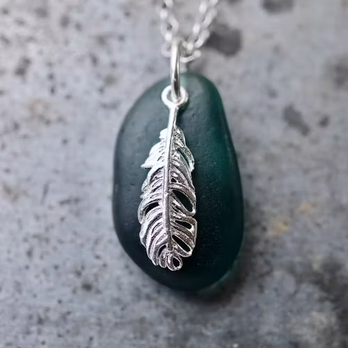 From A Seabird berlockhalsband