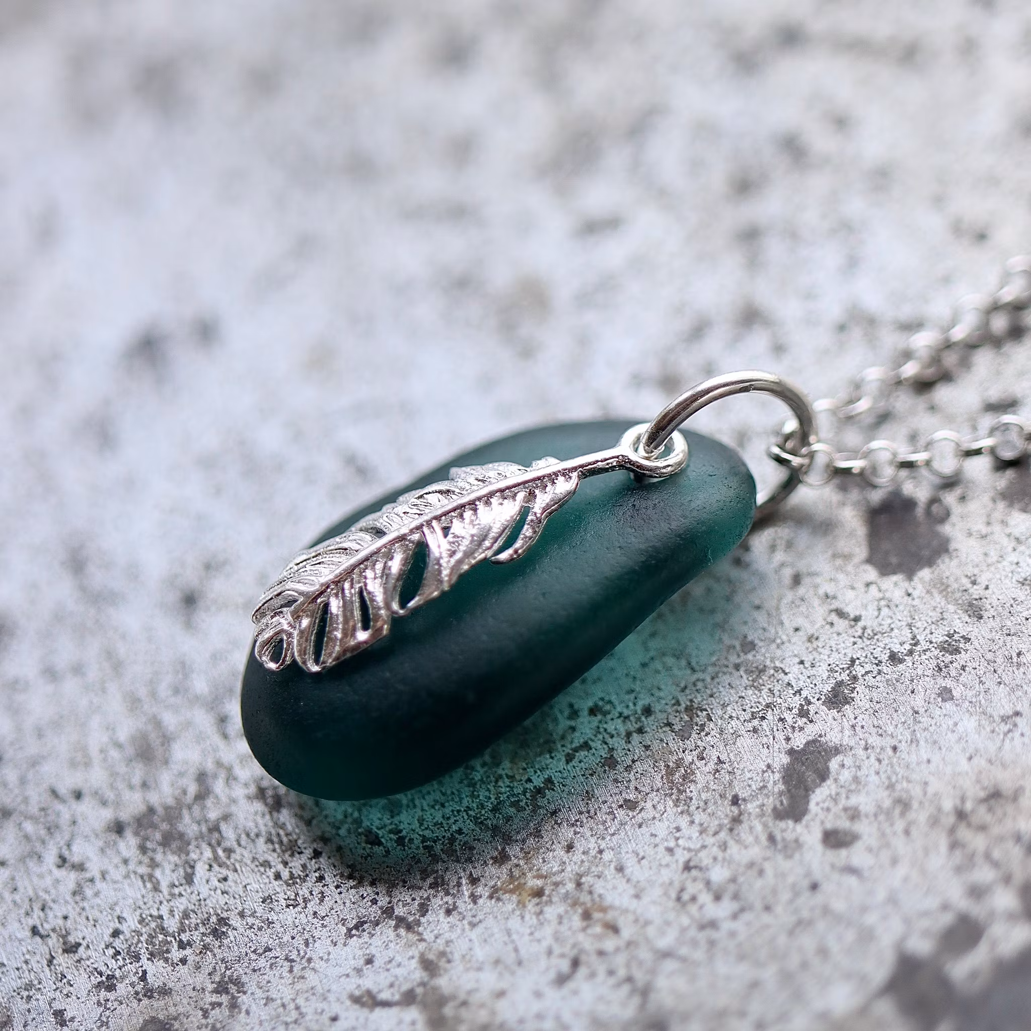 From A Seabird berlockhalsband