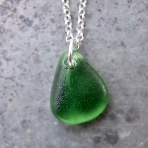 Triangular Green halsband