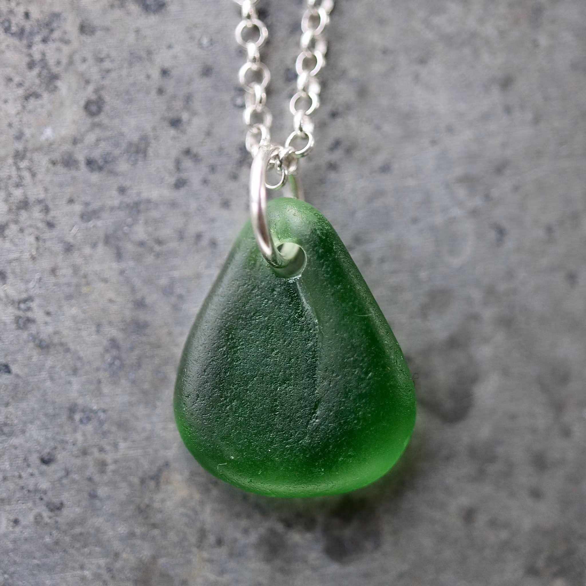 Triangular Green halsband