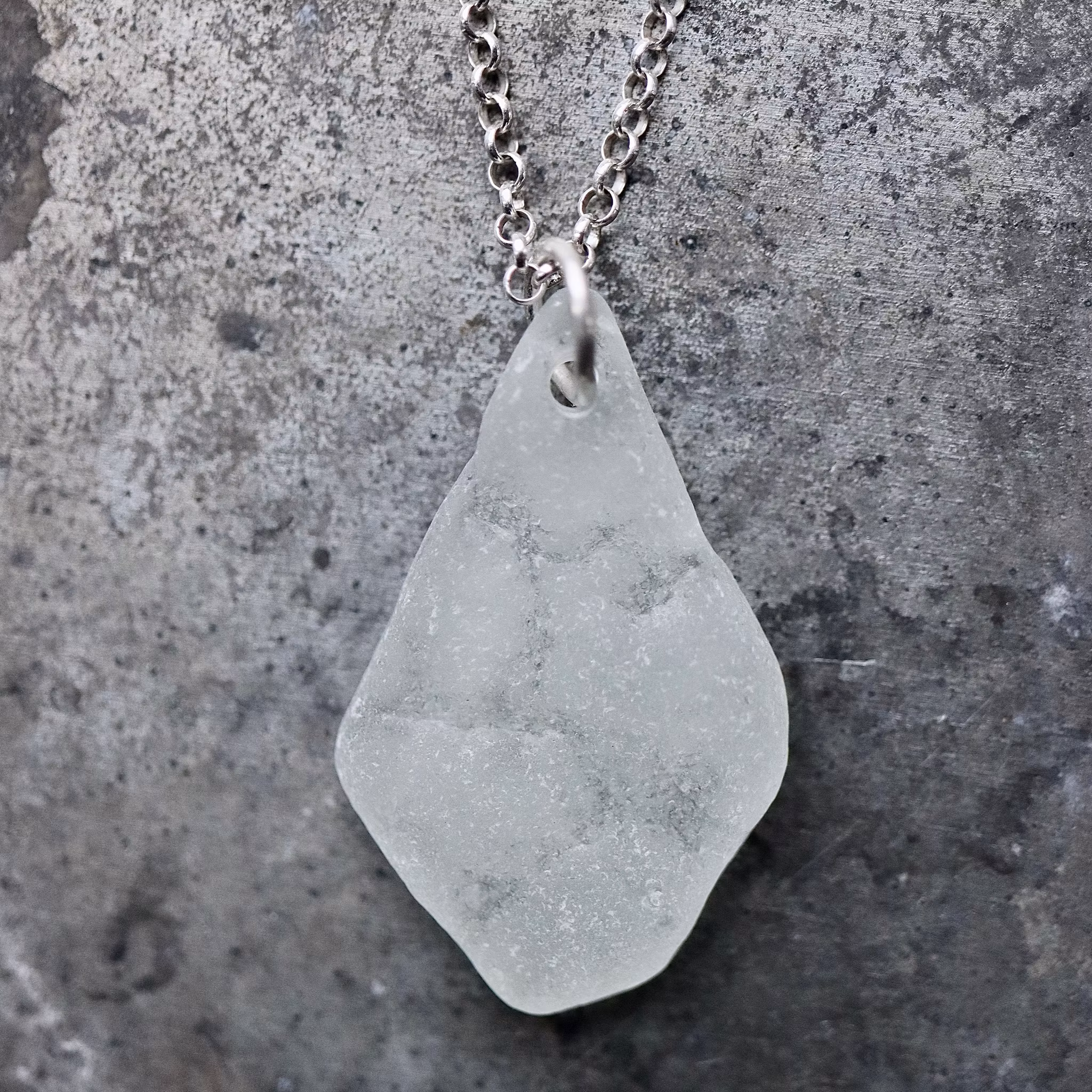 Shimmering patterns halsband