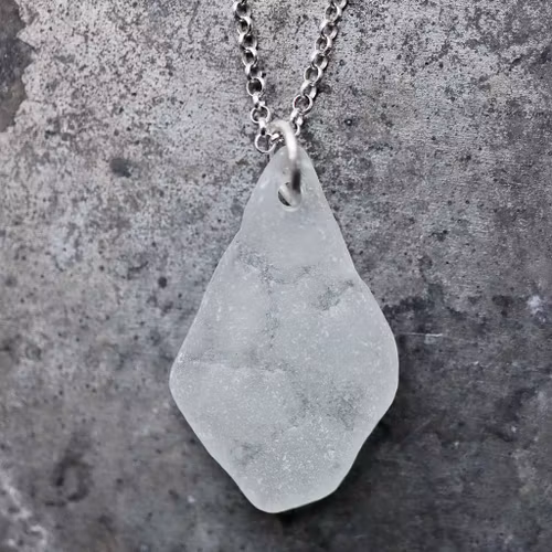 Shimmering patterns halsband