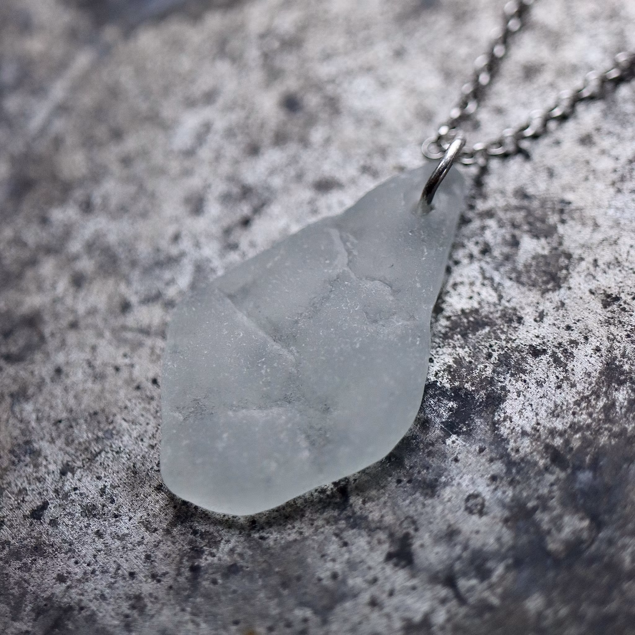 Shimmering patterns halsband