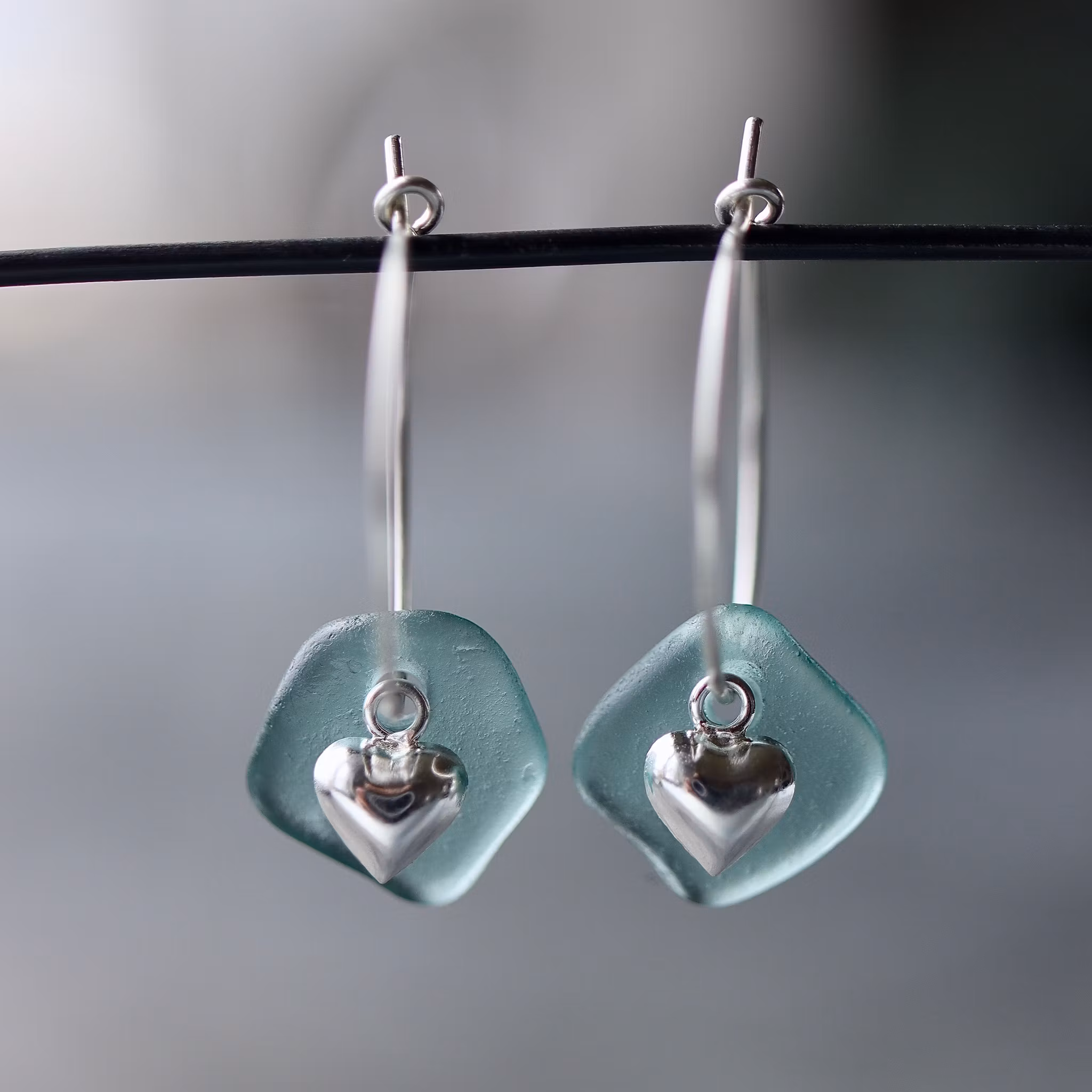 Small Loop Silverhearts berlockörhängen