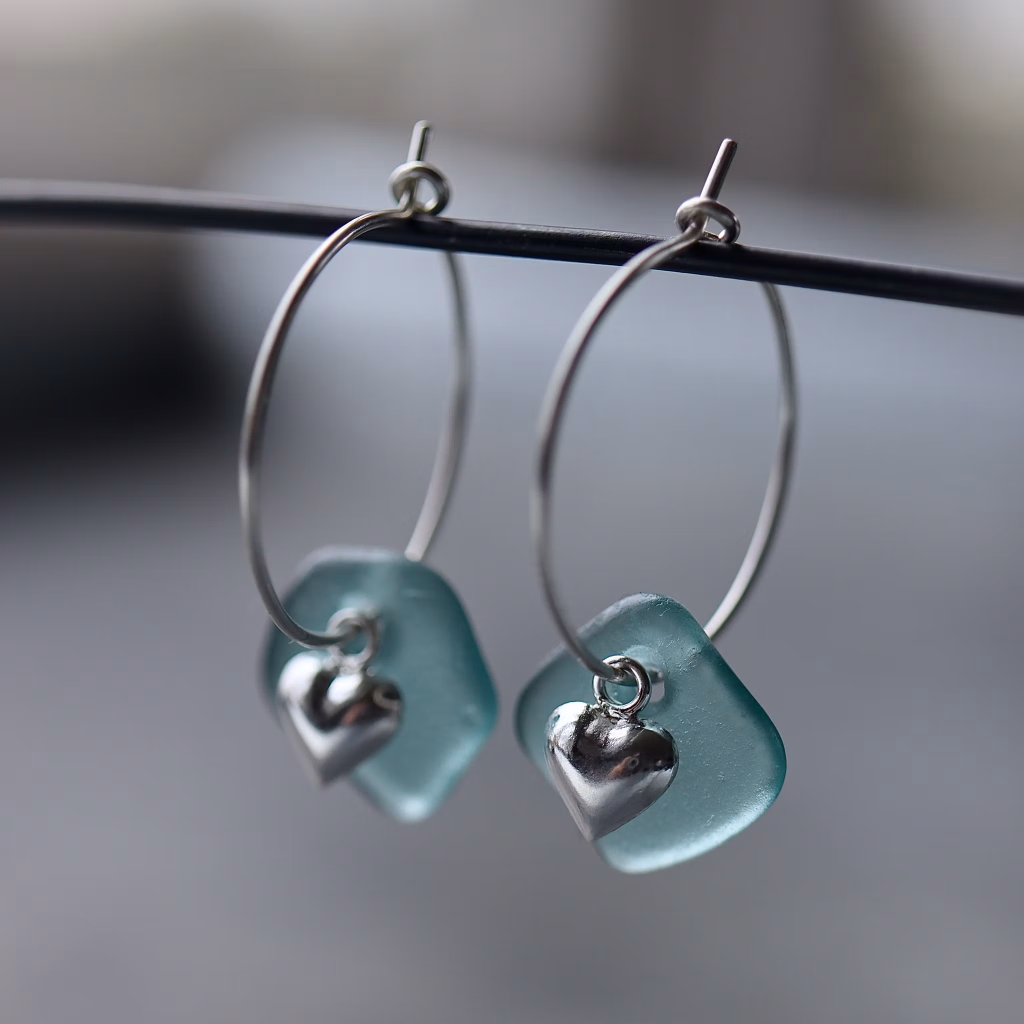 Small Loop Silverhearts berlockörhängen