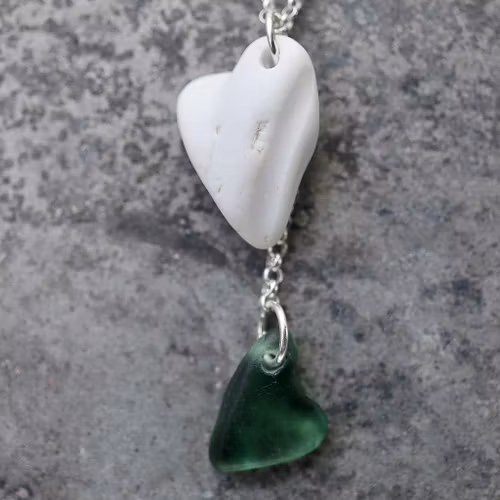 Leaning Hearts halsband