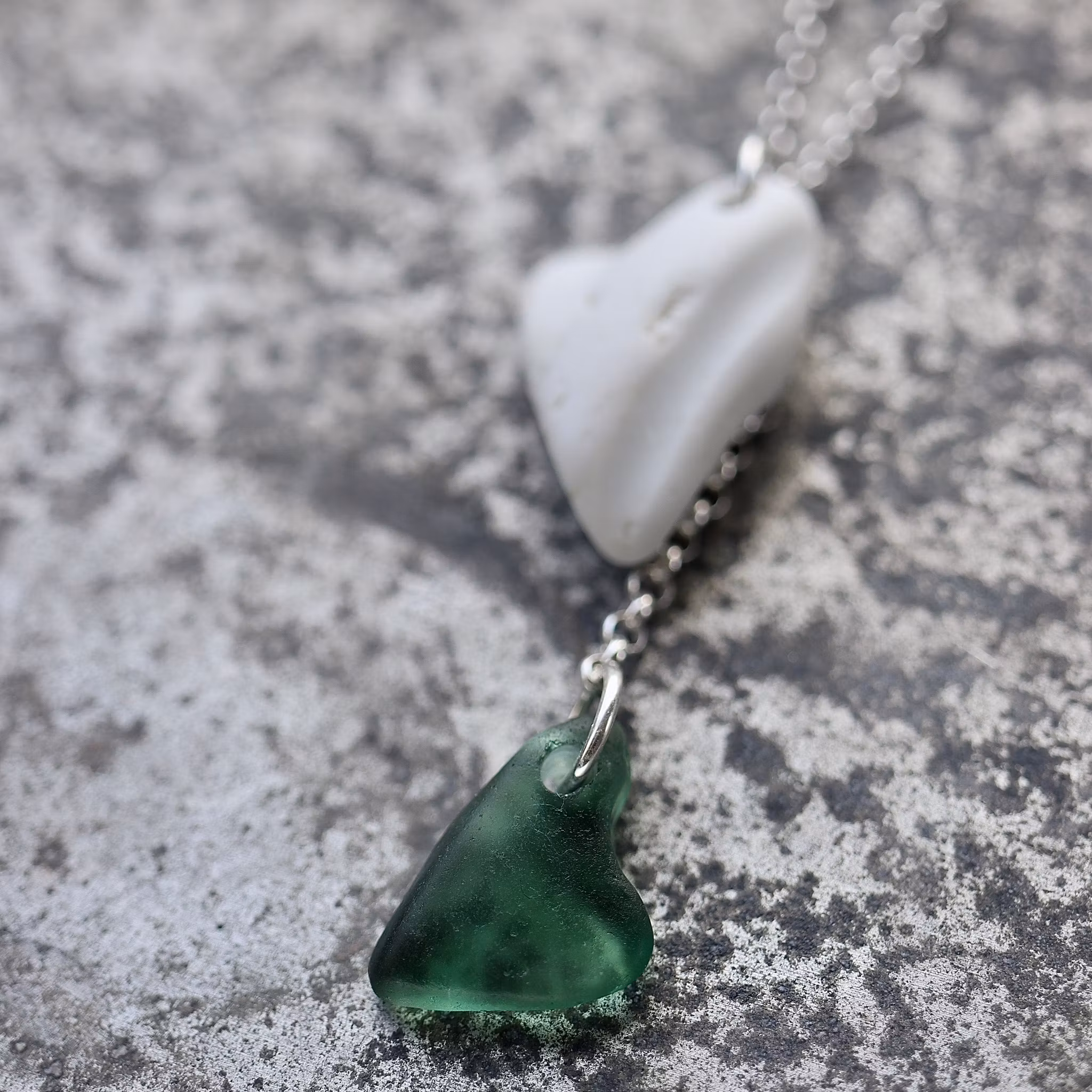 Leaning Hearts halsband