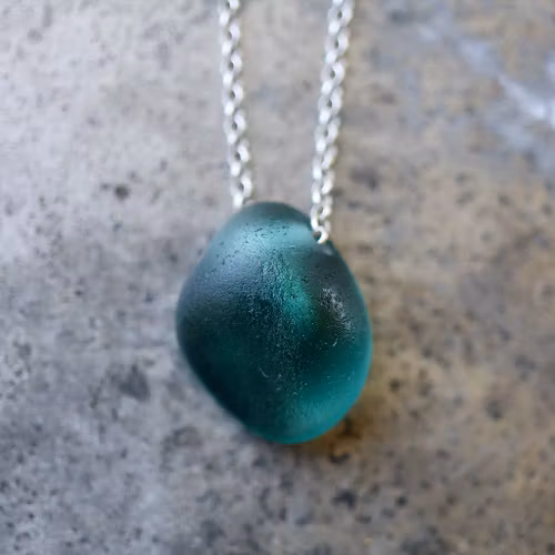 The Ocean On A Silverstring halsband