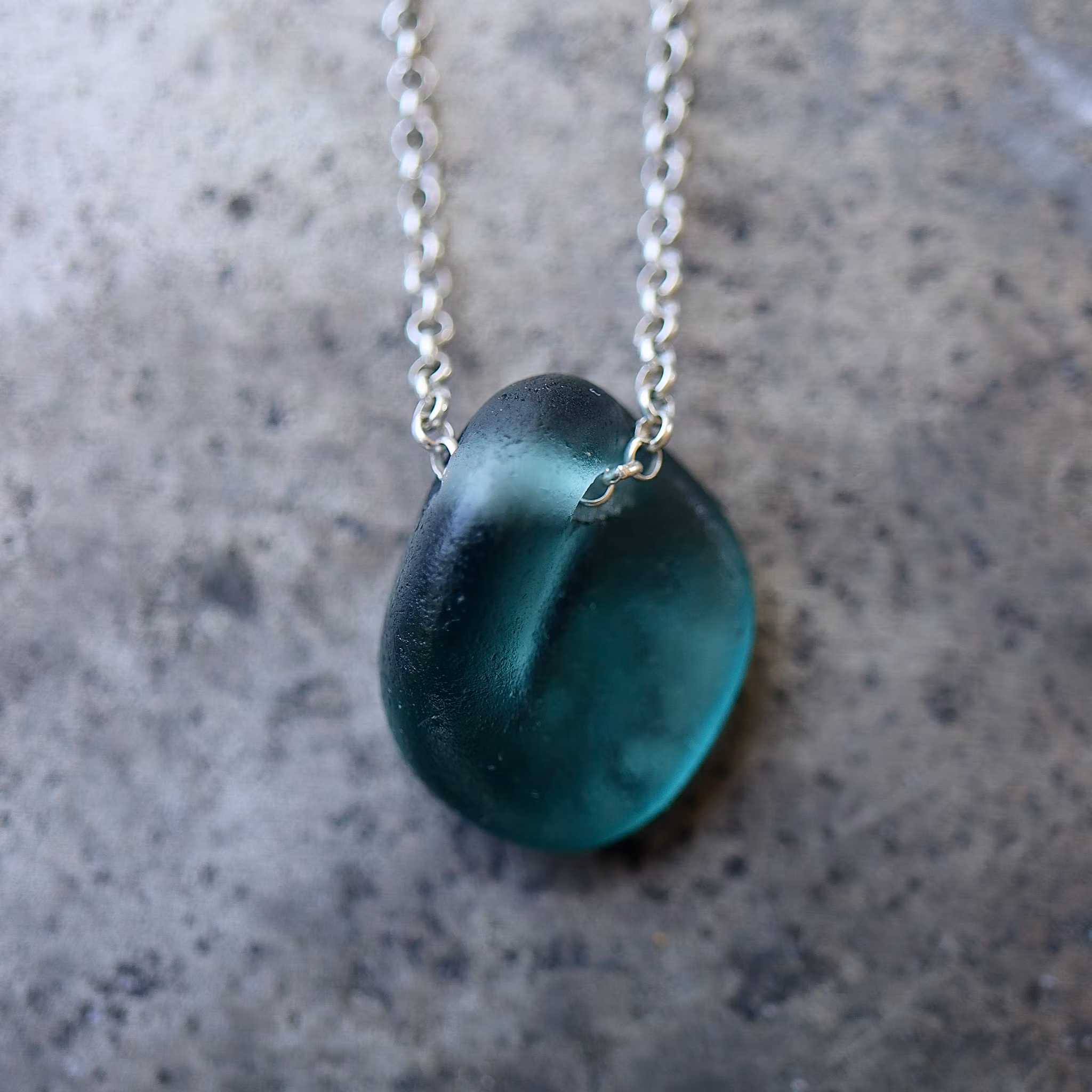 The Ocean On A Silverstring halsband