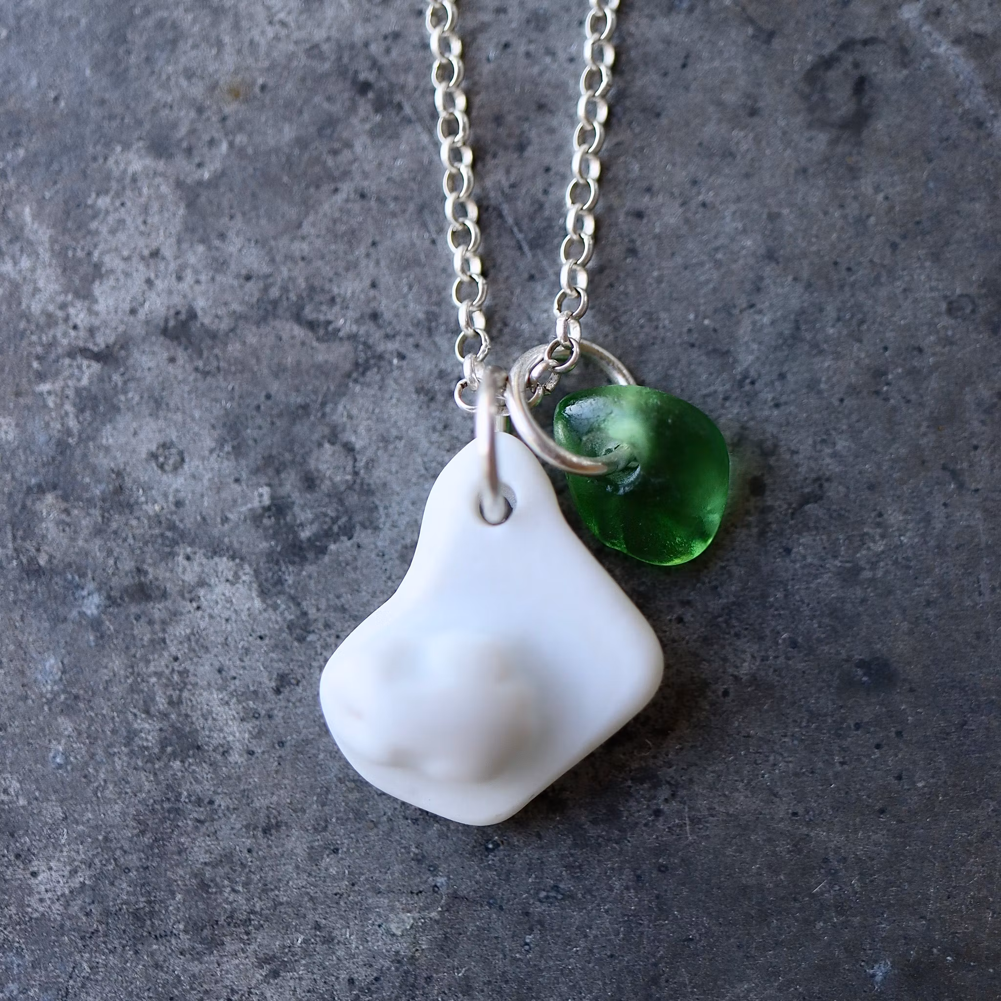 Perfect Match Frog On A Leaf halsband