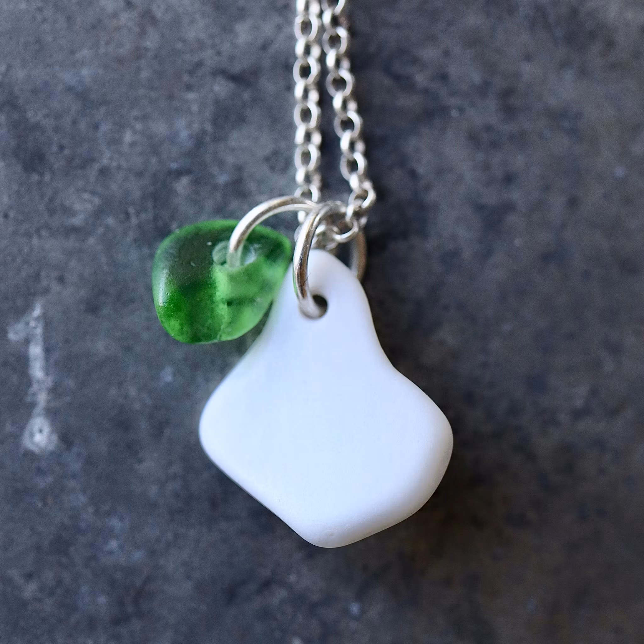 Perfect Match Frog On A Leaf halsband