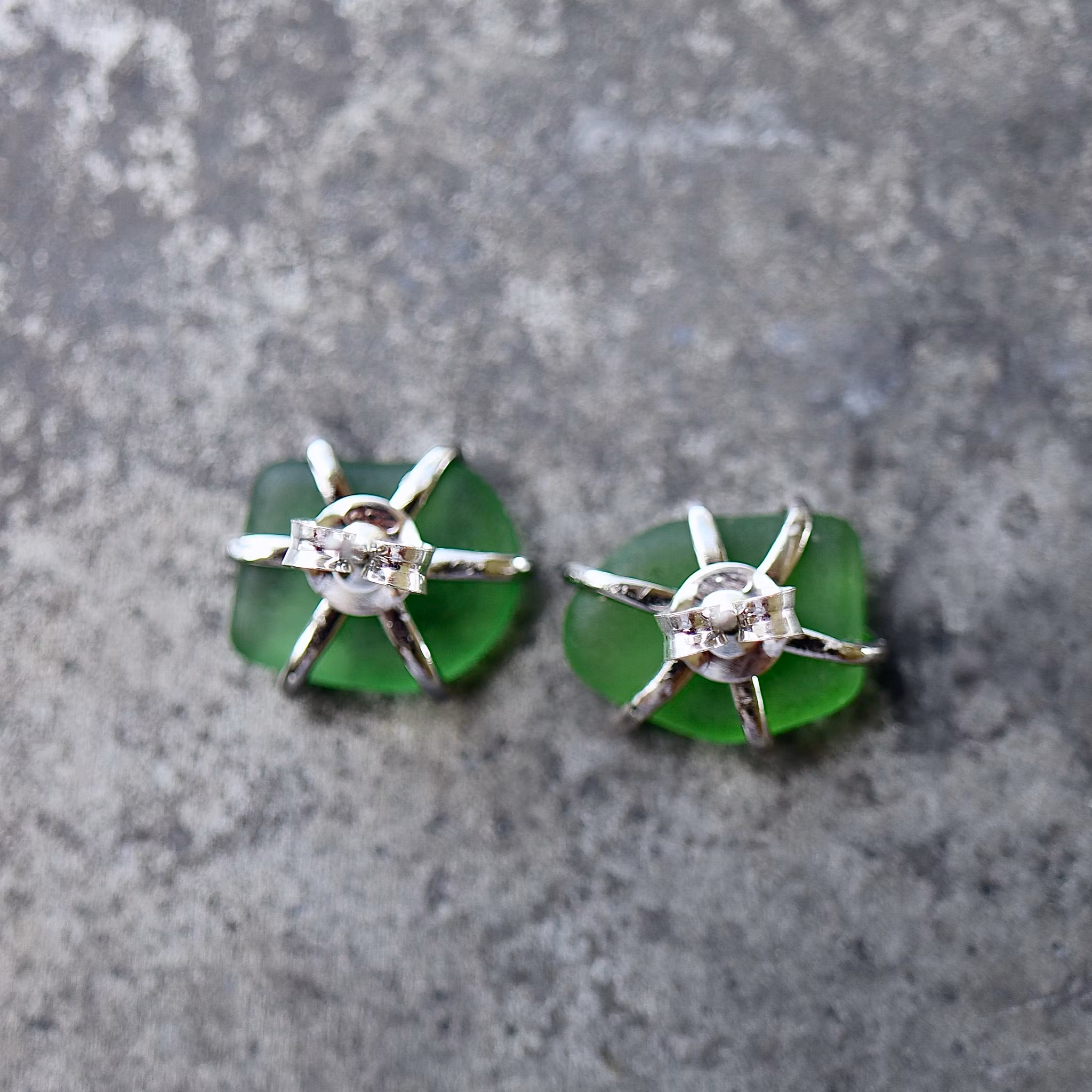 Loving Green stiftörhängen