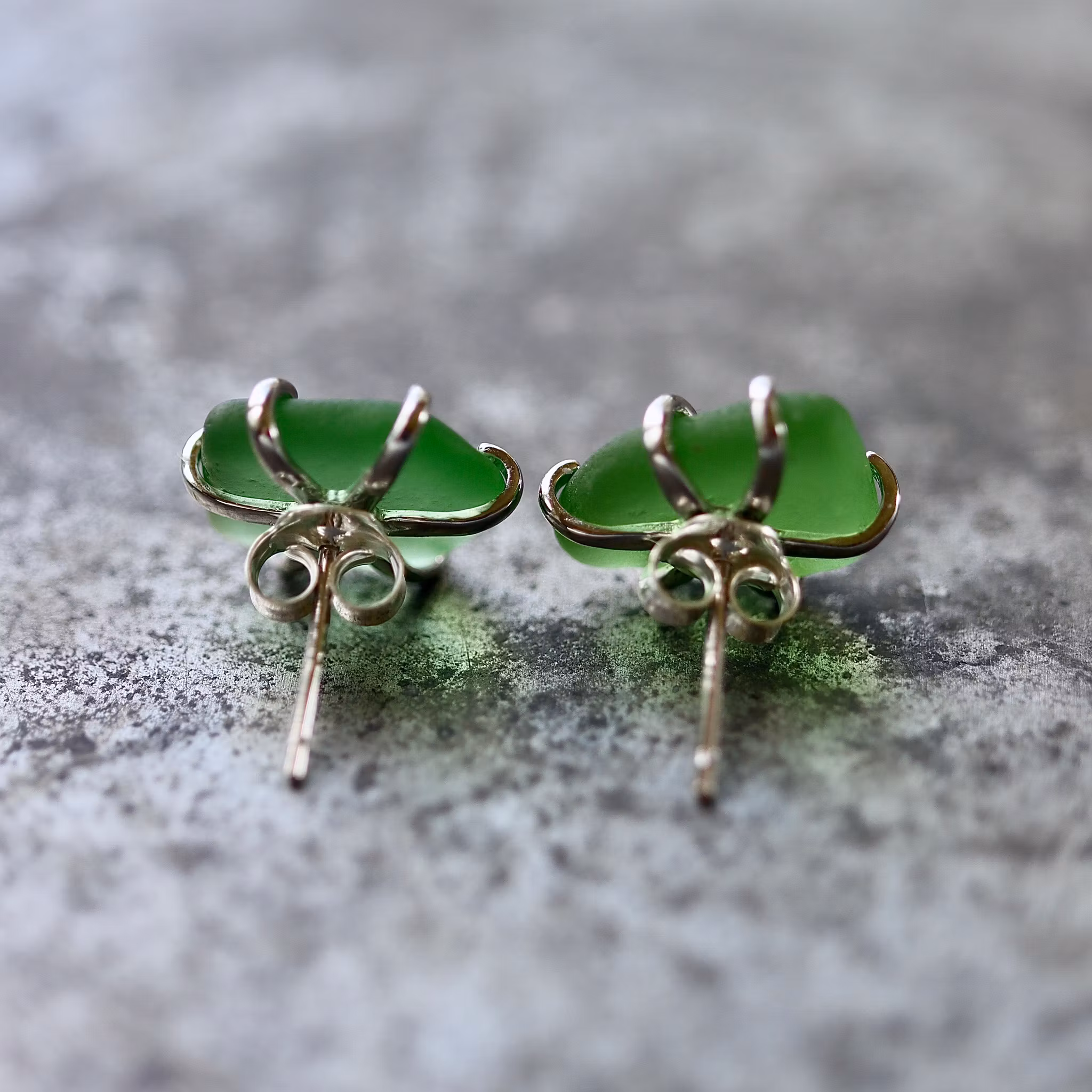 Loving Green stiftörhängen