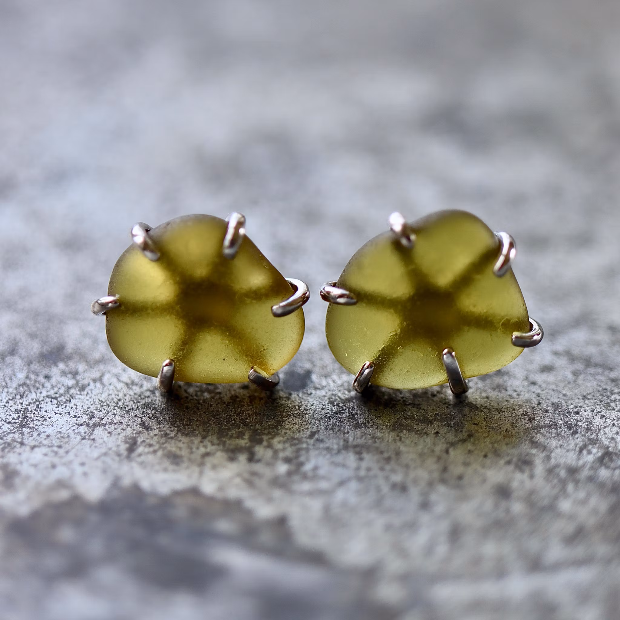 Golden Green stiftörhängen