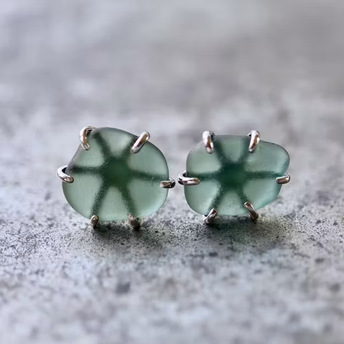 Soft Sea Green stiftörhängen