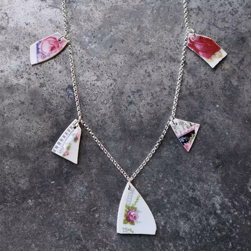 Treasure Hunter´s Shards Of Roses halsband