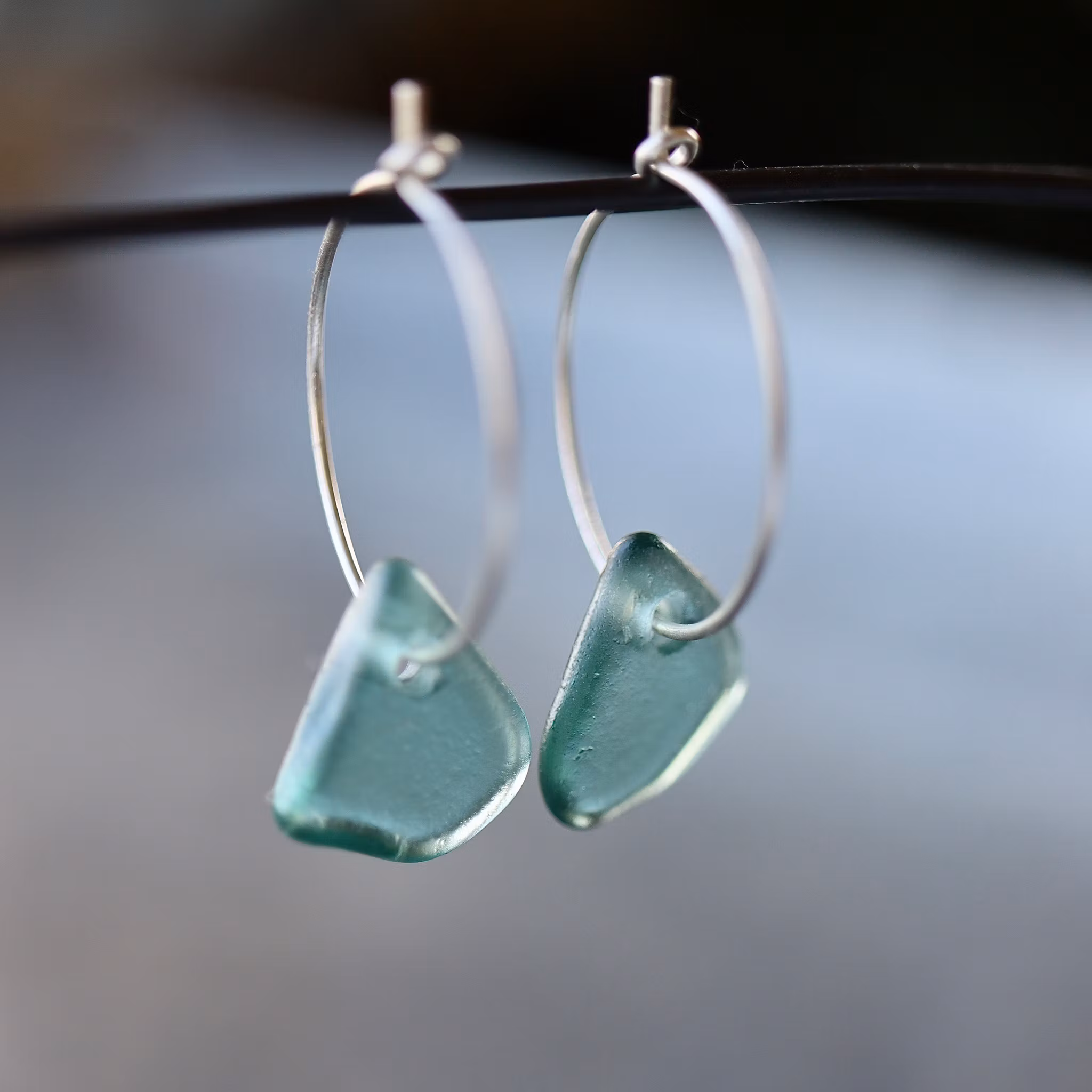 Small Loop Blue Love örhängen