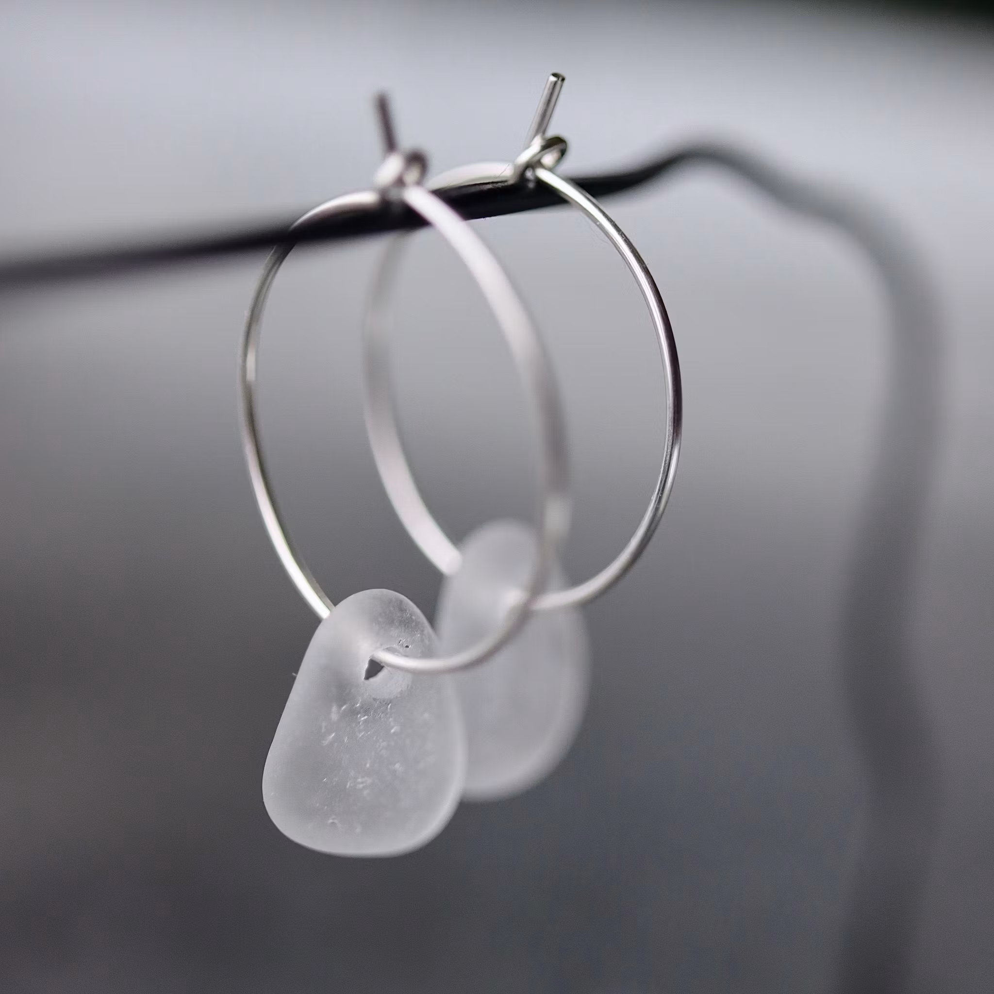 Small Loop White Sugar örhängen