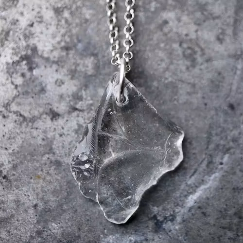 The Sea Made Me halsband