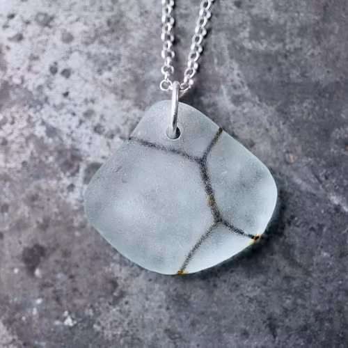 Twisted Inside halsband