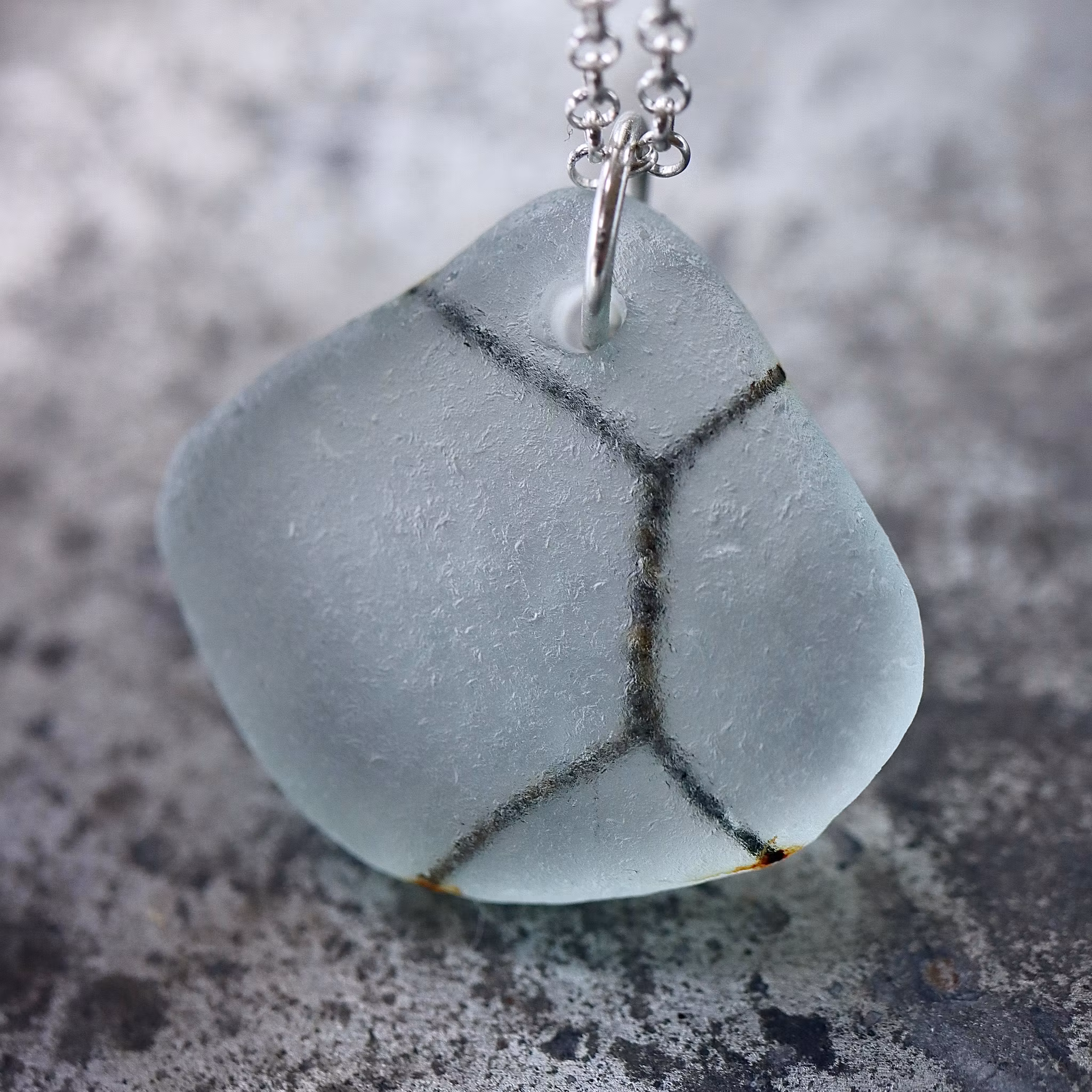 Twisted Inside halsband