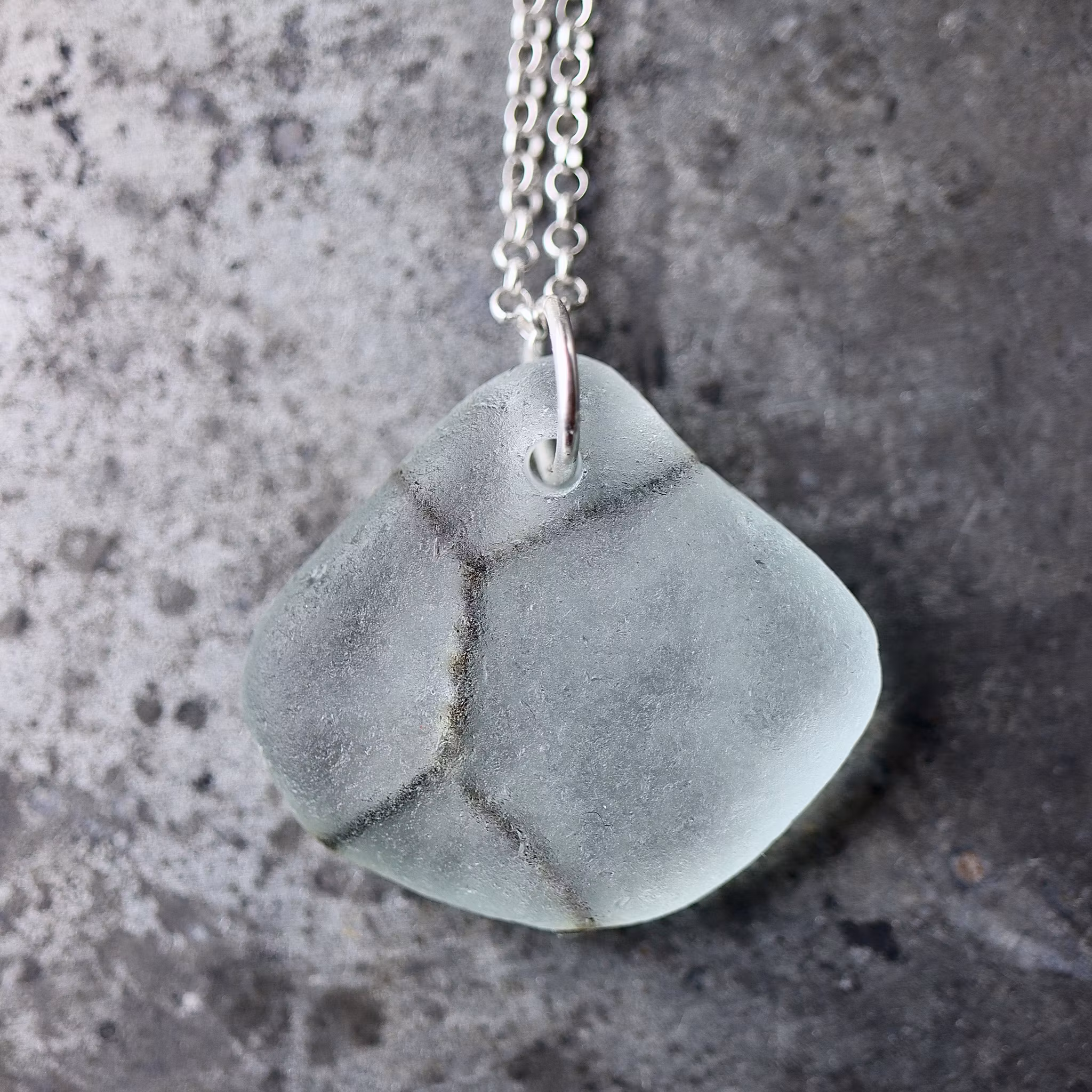 Twisted Inside halsband