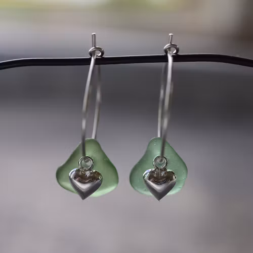 Small Loop Hearts For Green berlockörhängen