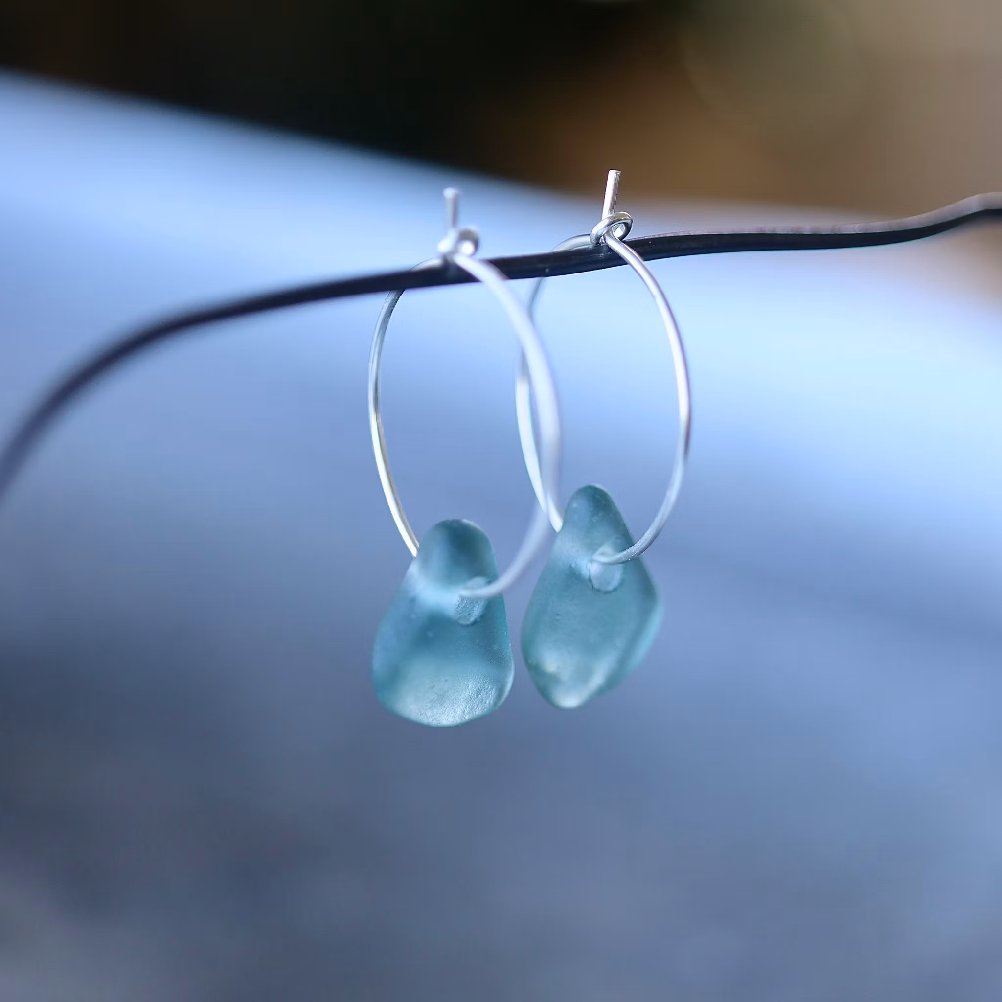 Small Loop Blue Drops örhängen