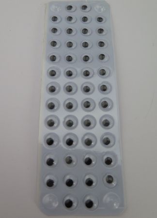 Plastögon självklistrande