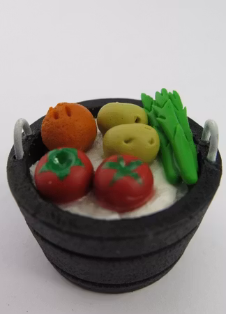 **Miniatyr** Träbalja med grönsaker