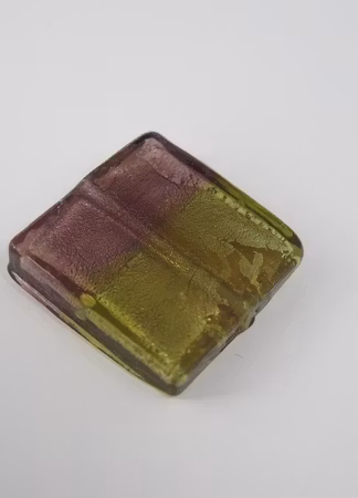 Fyrkantiga glaspärlor lila/guld