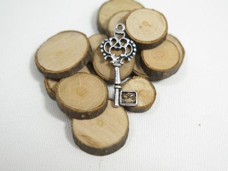 Charms - Berlock - Nyckel - antik silver