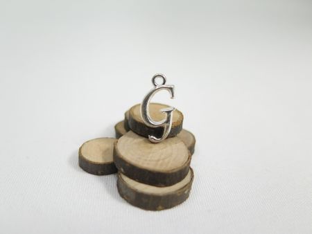 Silverpläterade bokstavs berlock/charm G