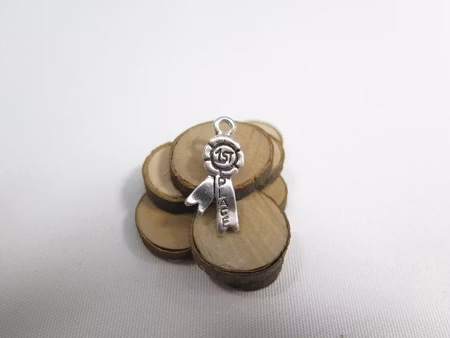 Charms - Berlock - 1:a plats rosett - antik silver