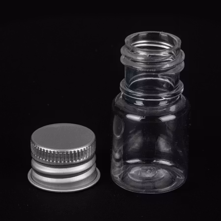Plastflaska med silver lock