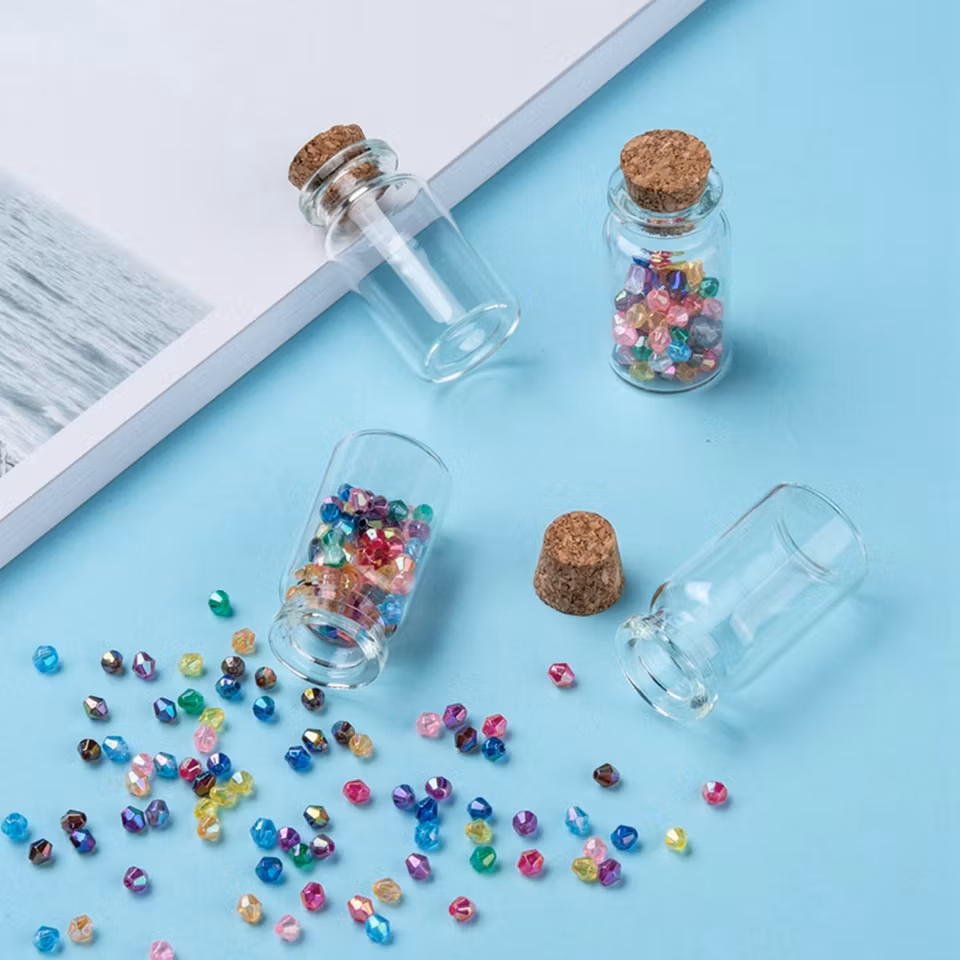 Liten glasflaska med kork