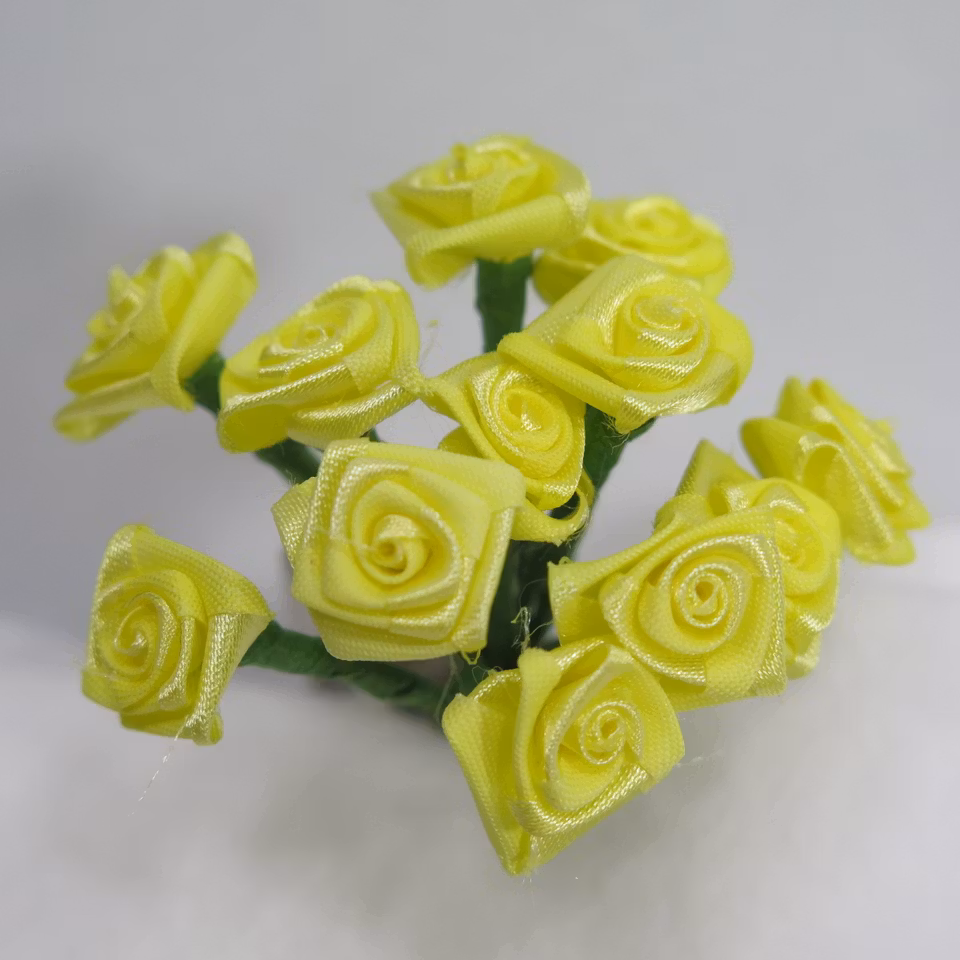 Satin rosor i bunt 12st ljusgul