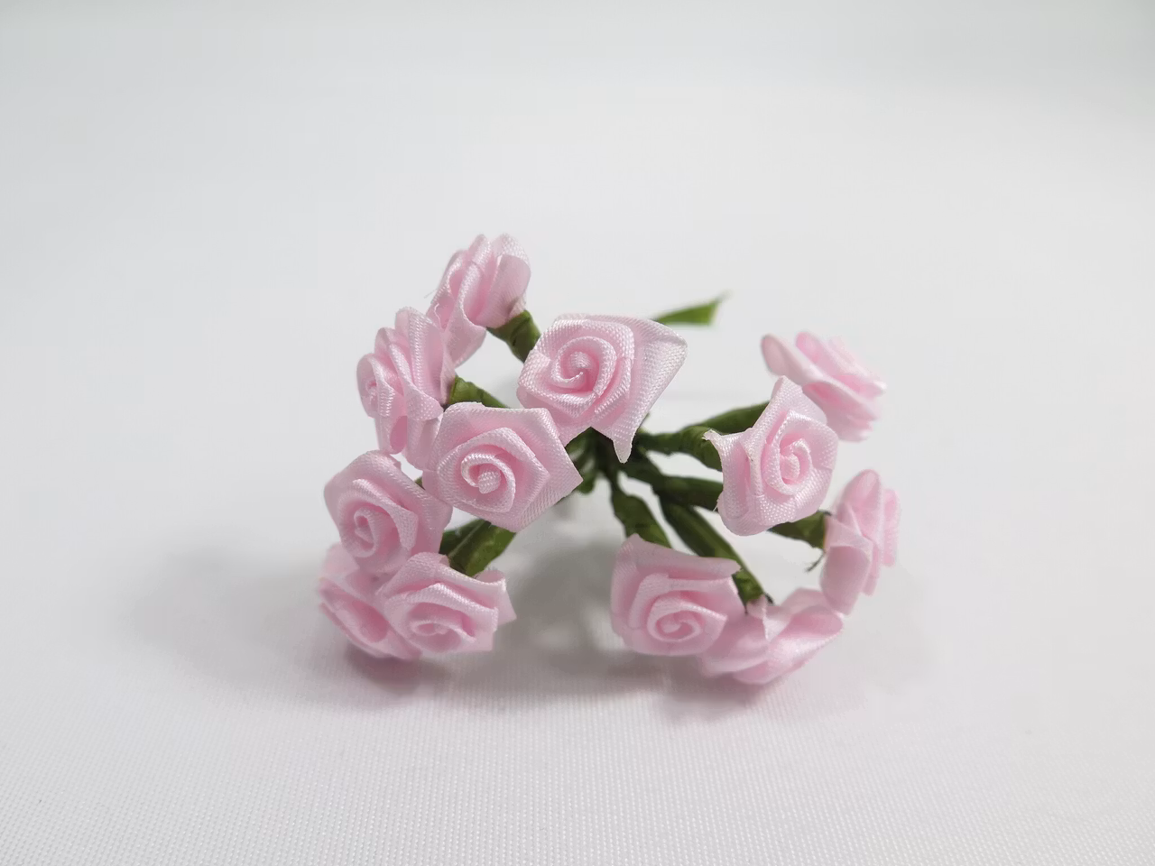 Satin rosor i bunt 12st ljusrosa